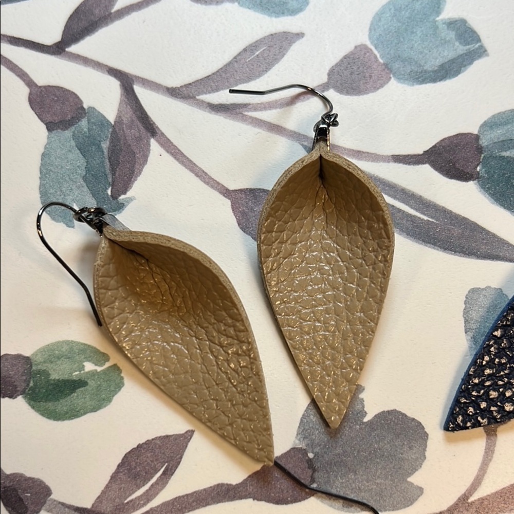 Elegant Leather Leaf Earrings Set - Tan, Blue, Brown - Picture 9 of 12